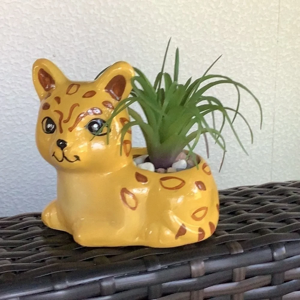 🥰NEW - ceramic leopard planter w/ faux succulent